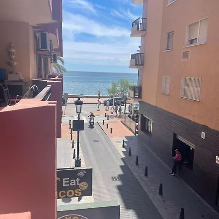 El Yate Paseo Maritimo Puerto Deportivo *